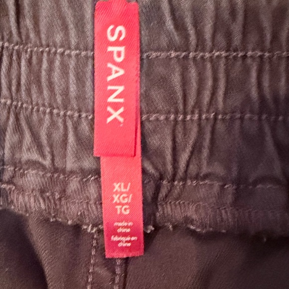 Spanx Stretch Twill Cargo Jogger Pants 20319R - Washed Black Size XL - Picture 3 of 4